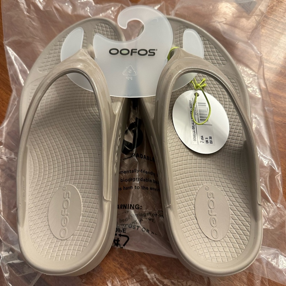 Oofos oomega oolala women’s size 7 flip-flops
